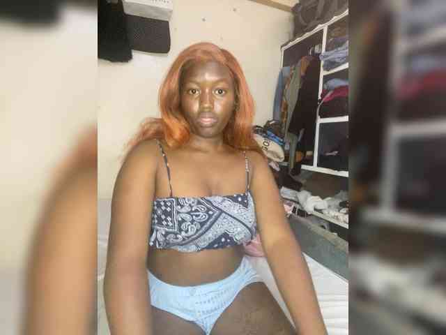 LizzieBarbie webcam