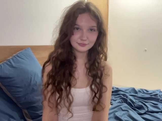 ElaWish, 19 y/o - Live Cam on BongaCams