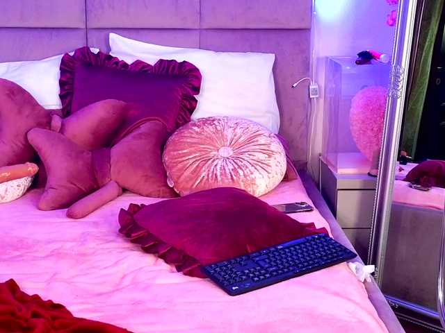 RoxyeSinner live cam on BongaCams