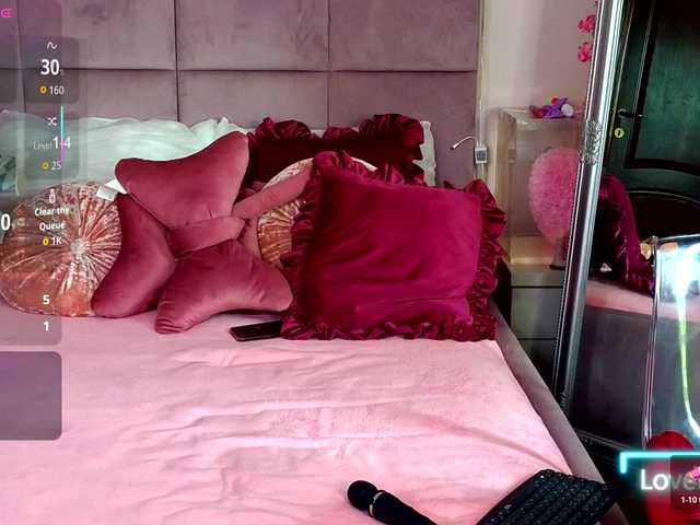 RoxyeSinner live cam on BongaCams