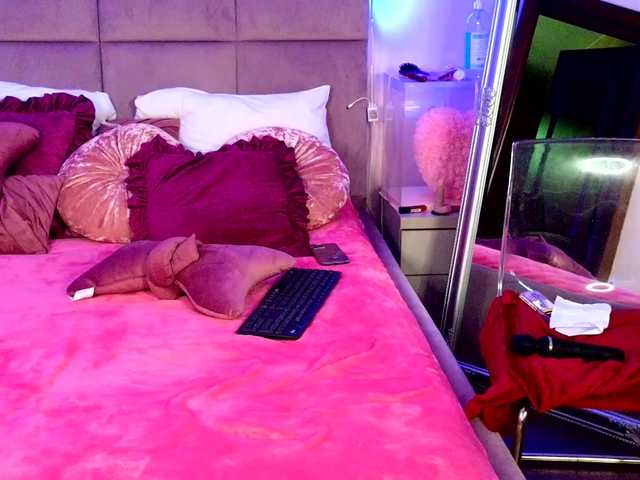 RoxyeSinner live cam on BongaCams