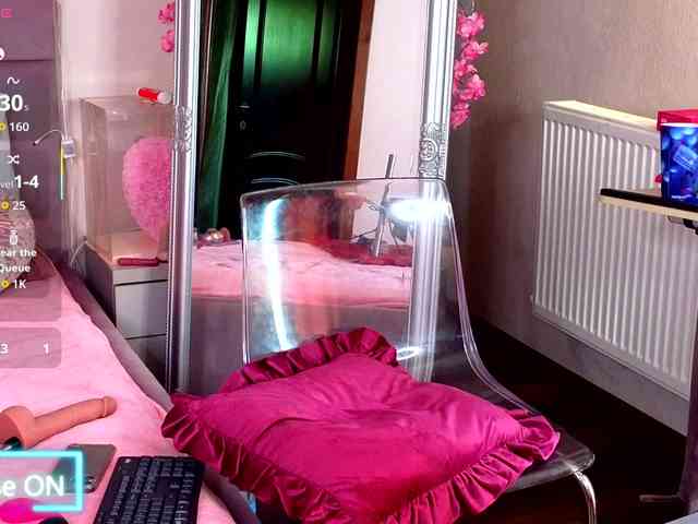 RoxyeSinner webcam