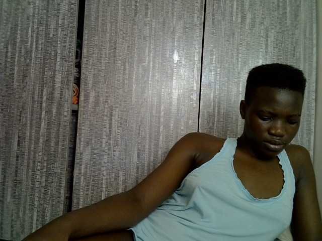 Prettieme12 live cam on BongaCams