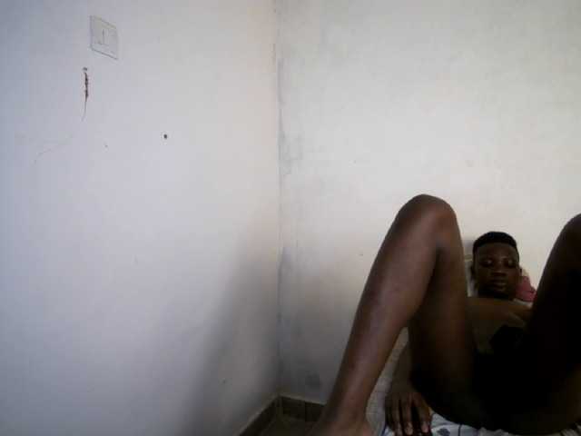 Prettieme12 live cam on BongaCams