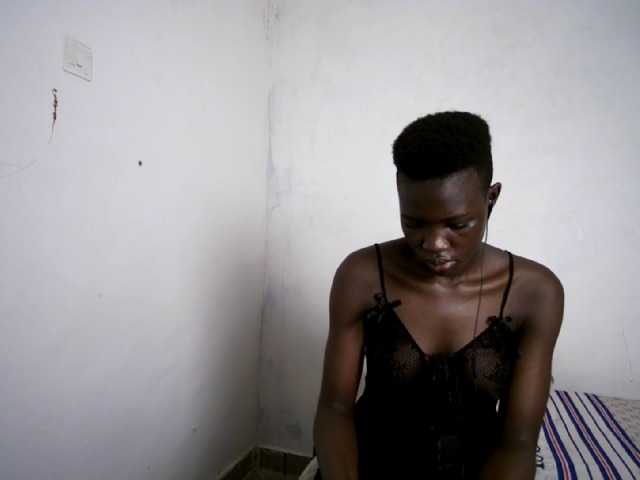 Prettieme12 live cam on BongaCams