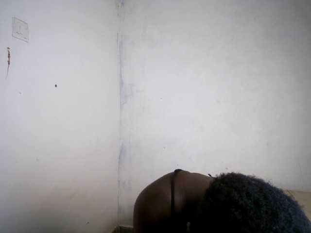 Prettieme12 live webcam show