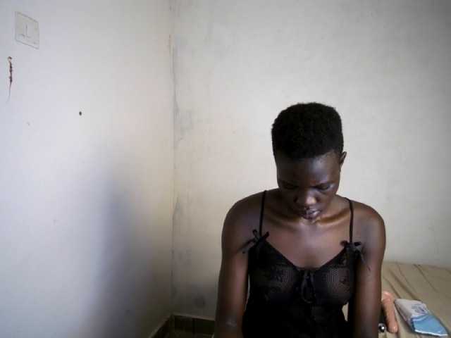 Prettieme12 live cam on BongaCams