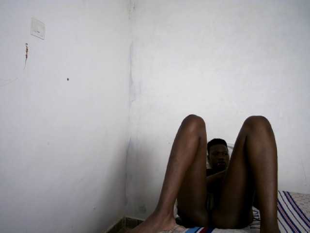 Prettieme12 live cam on BongaCams