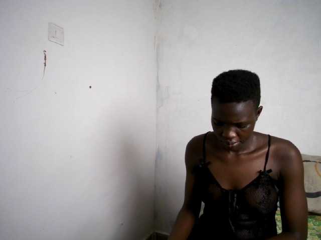 Prettieme12 live cam on BongaCams