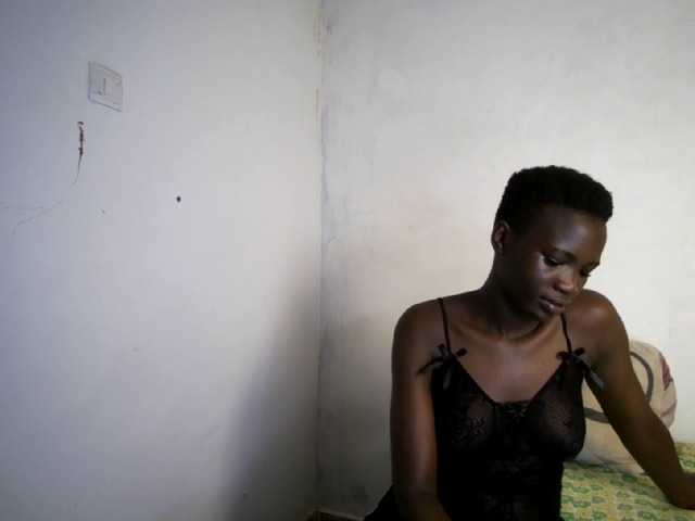 Prettieme12 live webcam show