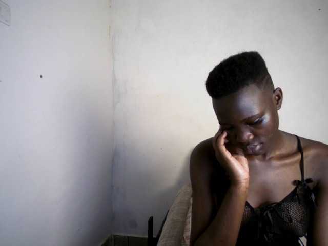 Prettieme12 live cam on BongaCams