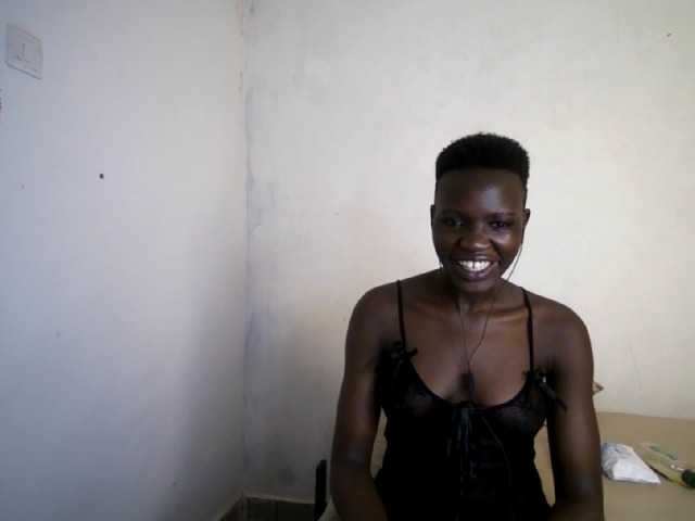 Prettieme12 live cam on BongaCams