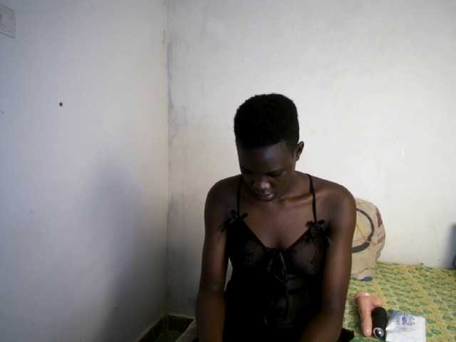 Prettieme12 live webcam show