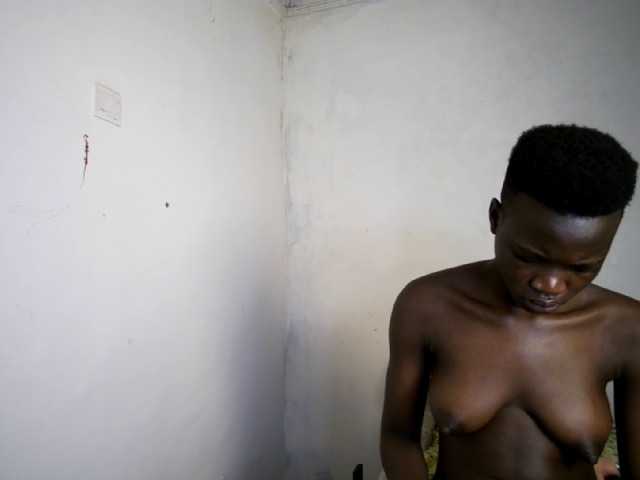 Prettieme12 live cam on BongaCams