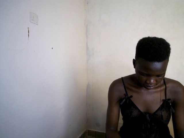 Prettieme12 live cam on BongaCams