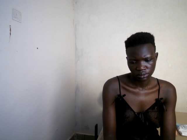 Prettieme12 live cam on BongaCams