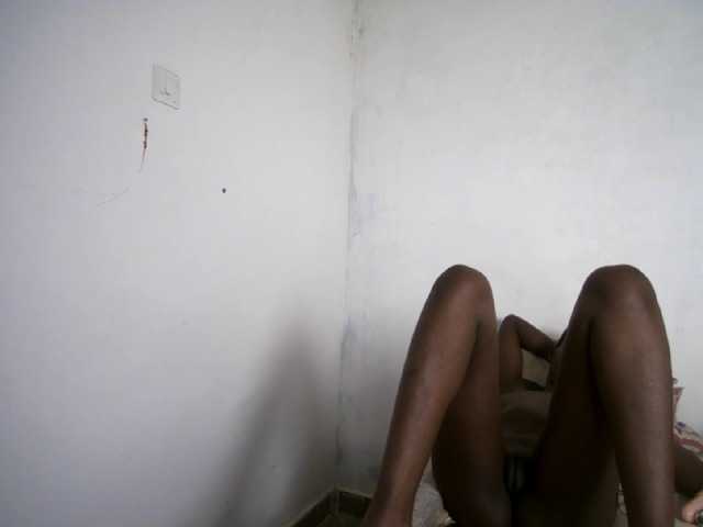 Prettieme12 live cam on BongaCams