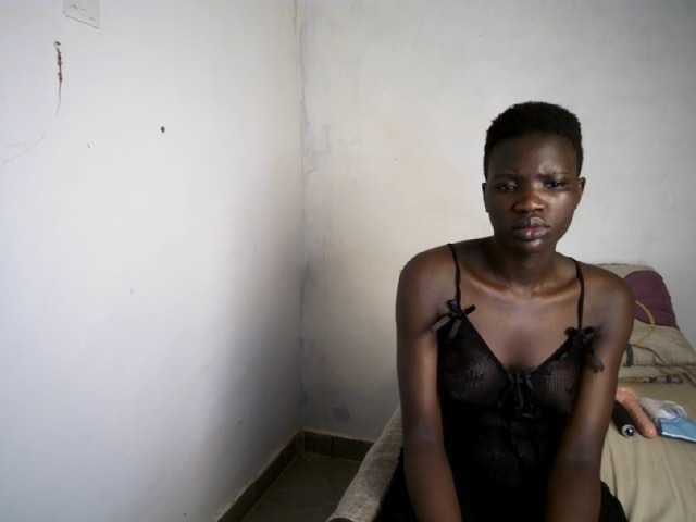 Prettieme12 live webcam show