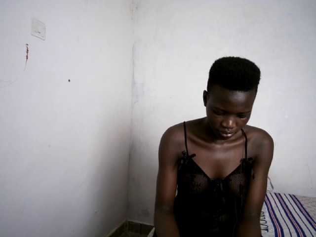 Prettieme12 live cam on BongaCams