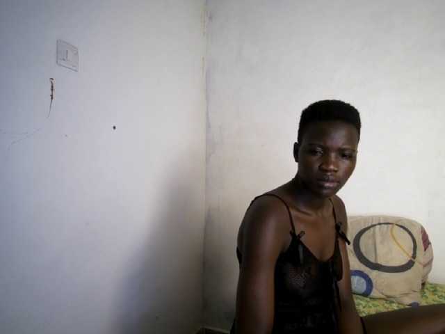 Prettieme12 live cam on BongaCams