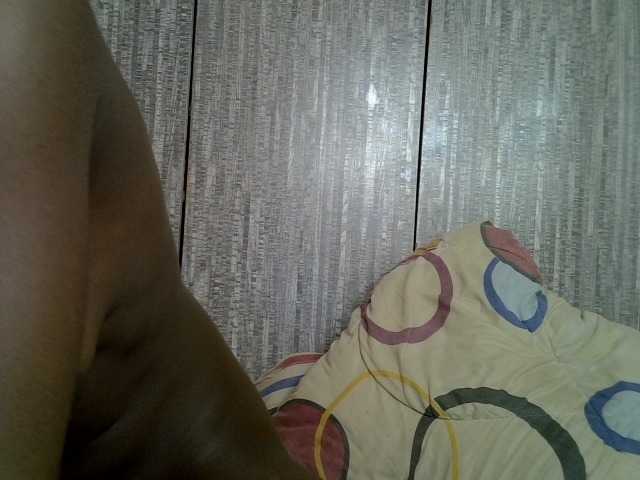Prettieme12 live cam on BongaCams