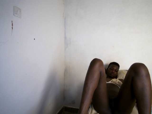 Prettieme12 live webcam show