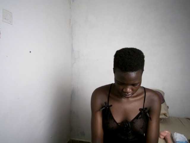 Prettieme12 live cam on BongaCams