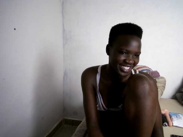 Prettieme12 live cam on BongaCams