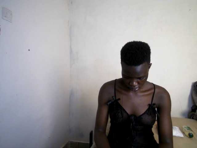 Prettieme12 live cam on BongaCams
