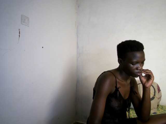 Prettieme12 live webcam show