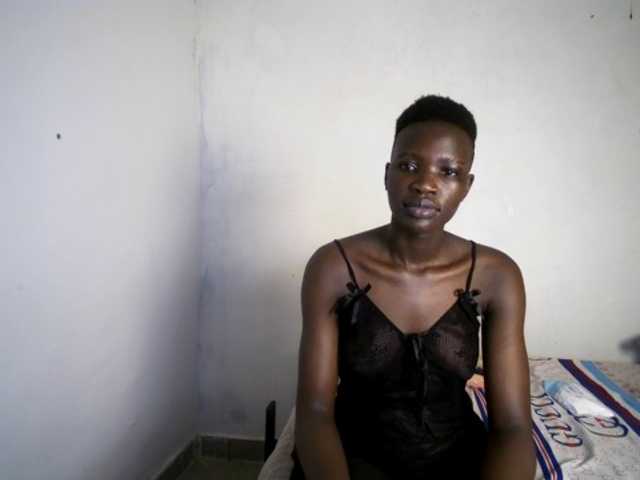 Prettieme12 live cam on BongaCams