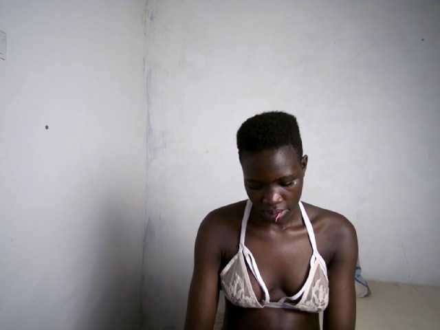 Prettieme12 live webcam show