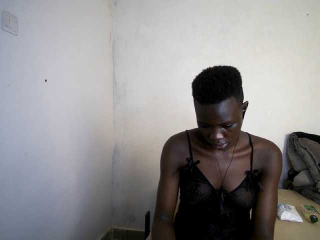 Prettieme12 live cam on BongaCams