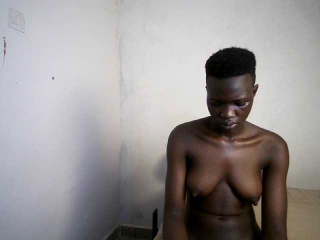Prettieme12 live cam on BongaCams