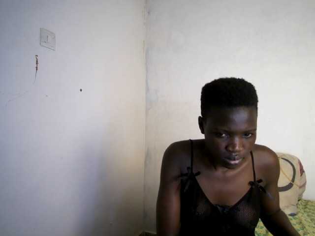 Prettieme12 live cam on BongaCams