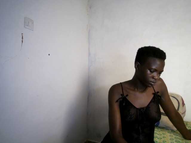 Prettieme12 live webcam show