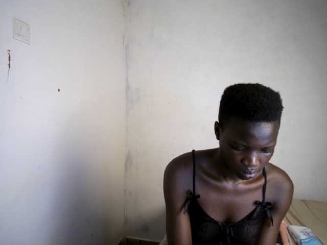 Prettieme12 live cam on BongaCams