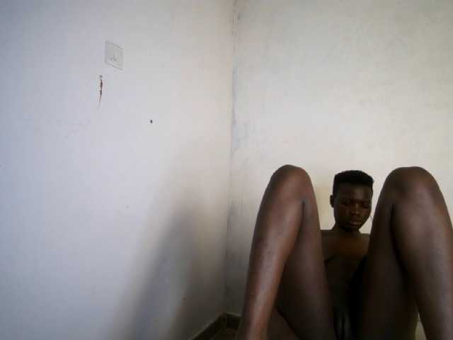 Prettieme12 live cam on BongaCams