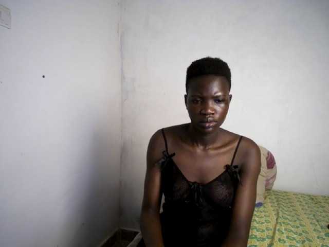 Prettieme12 live cam on BongaCams