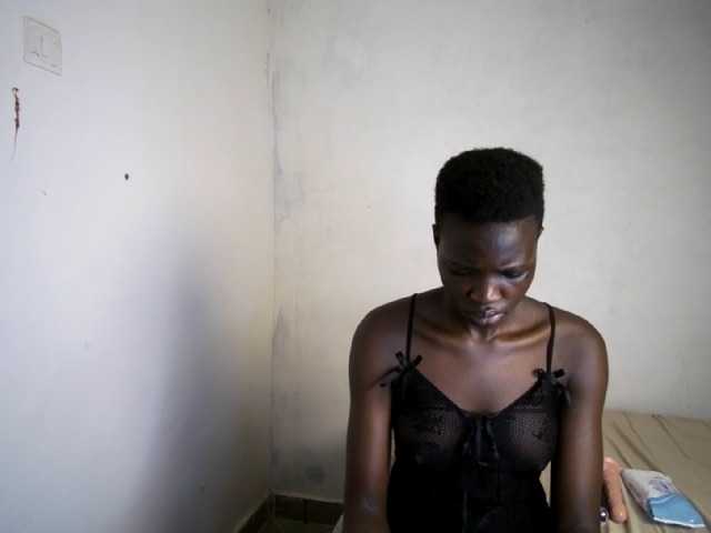 Prettieme12 live webcam show