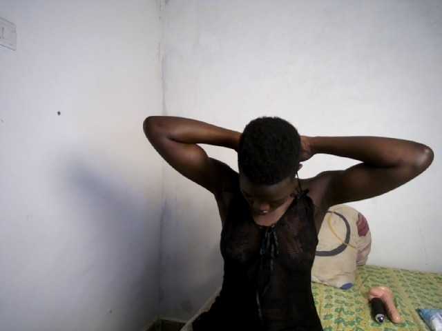 Prettieme12 live cam on BongaCams