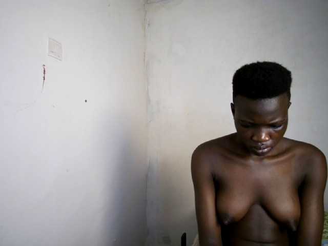 Prettieme12 live cam on BongaCams