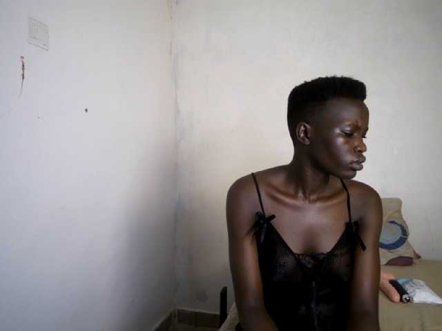 Prettieme12 live cam on BongaCams