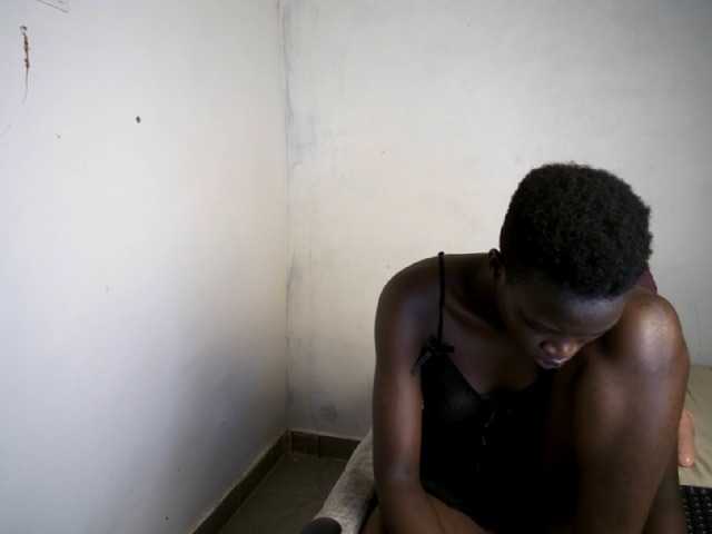 Prettieme12 live webcam show