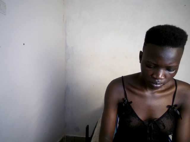Prettieme12 live cam on BongaCams