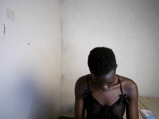Prettieme12 live webcam show