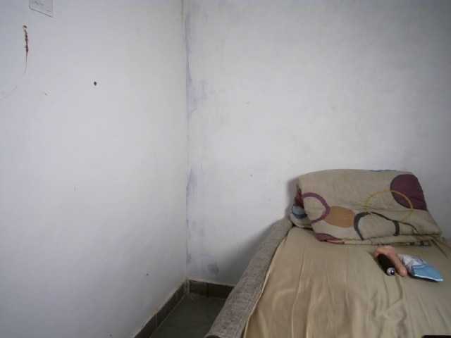 Prettieme12 live webcam show