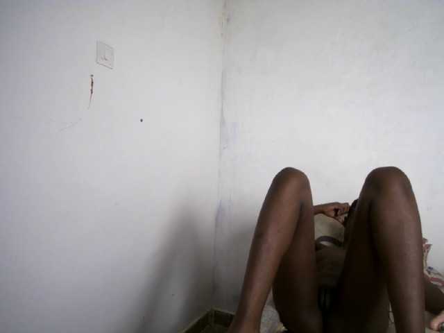 Prettieme12 live cam on BongaCams