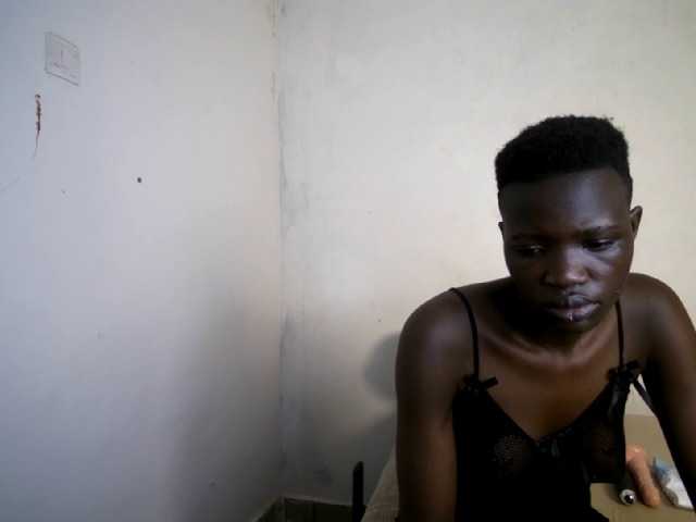 Prettieme12 live cam on BongaCams