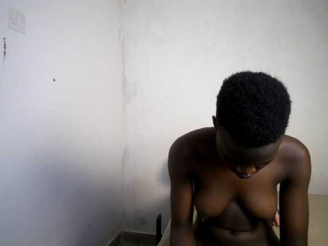 Prettieme12 live cam on BongaCams